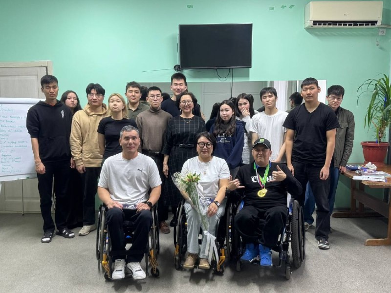 «Учись, мечтай, твори»: психологи центра «Гармония» помогут студентам КалмГУ пройти через кризисы взросления