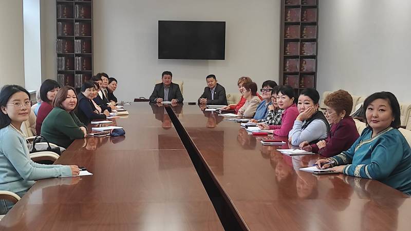 Лекции по калмыцкой литературе и методике преподавания калмыцкого языка и литературы для учителей школ республики