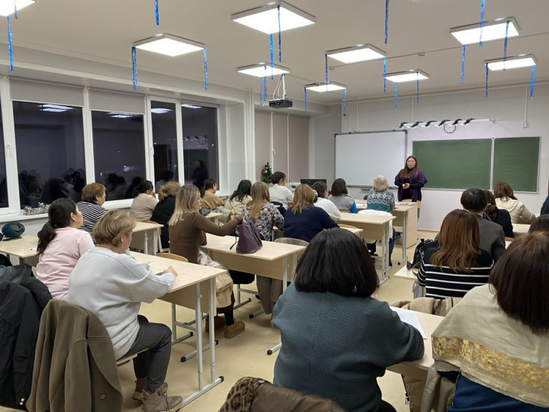 Диалог с родителями: кафедра ЭБУФ представила свои программы в школе №18 г. Элиста