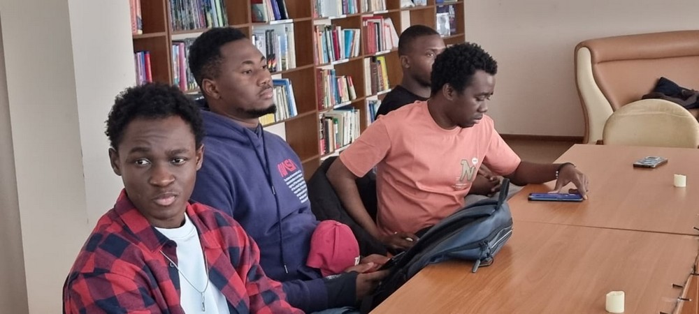 В разговорном клубе ФДПОИГ поговорили о хобби и писателях