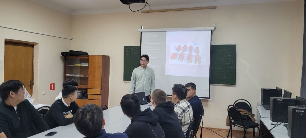 Преподаватель КалмГУ Бова Эрендженов провел для студентов мастер-класс по цифровому моделированию городов будущего