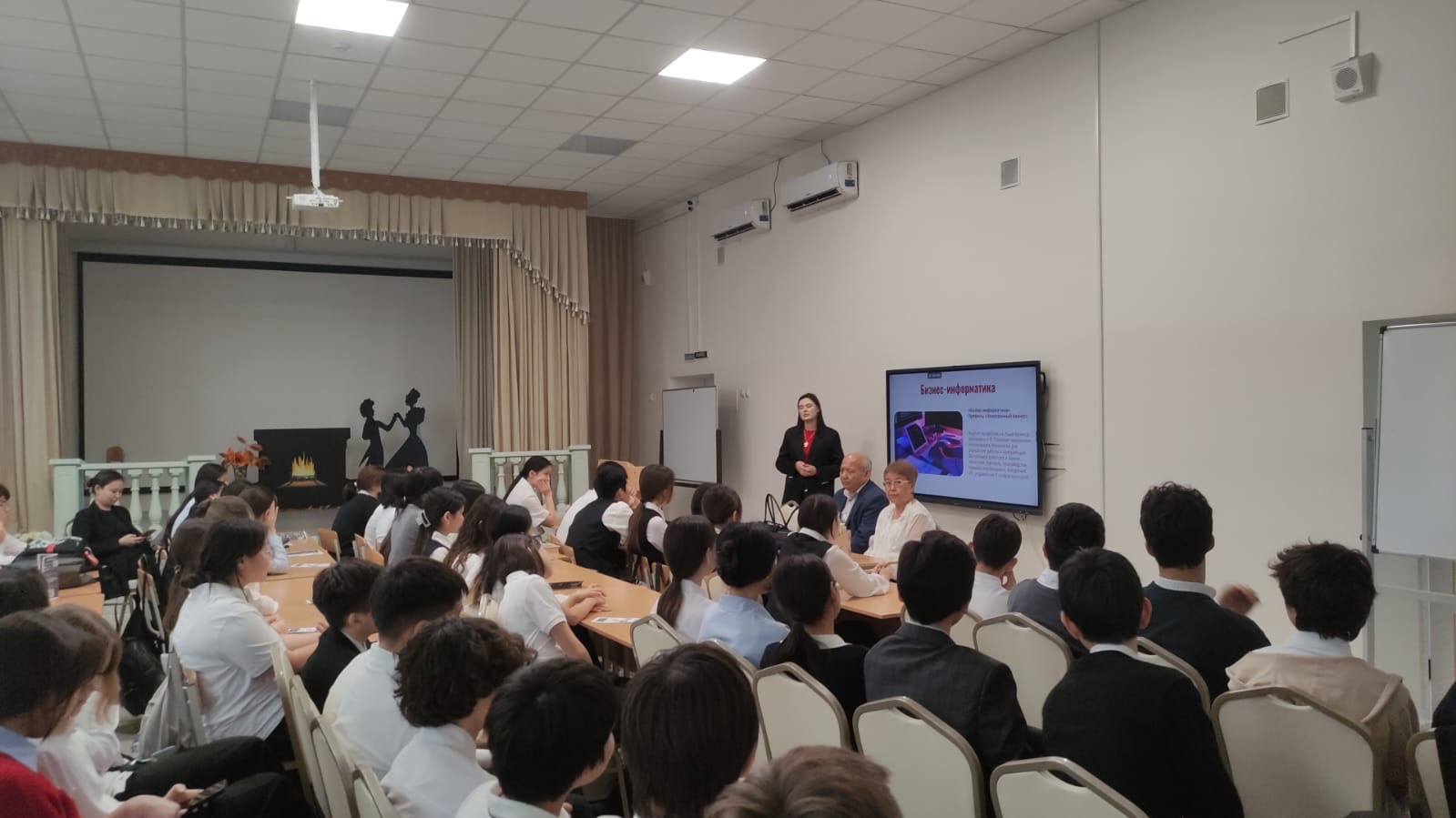 Преподаватели ФМФИТ КалмГУ провели выездное мероприятие в МБОУ «Элистинский лицей»