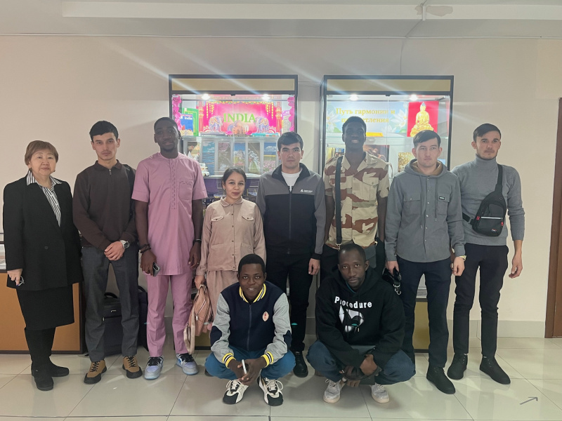 «Что такое первая любовь?»: иностранные слушатели группы РКИ 1.8 ФДПОИГ приняли участие в обсуждении этой темы в разговорном клубе «Глобус» в НБ РК