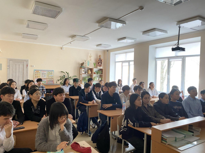 Диалог с выпускными классами МБОУ СОШ 12 г.Элиста провела кафедра ЭБУФ