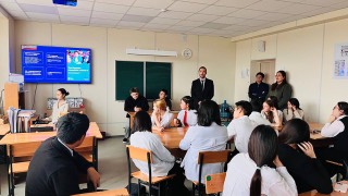 Представители КалмГУ провели профориентационную встречу в школе №23 г. Элисты