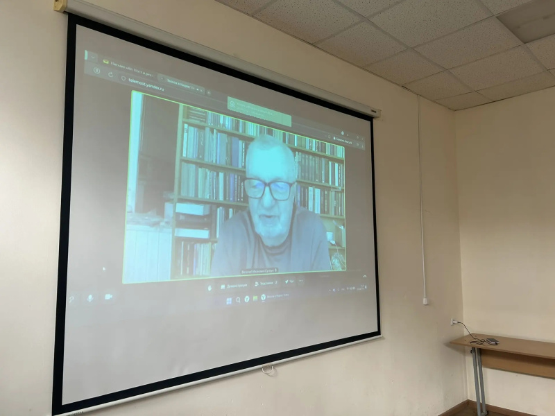 В гостях у студенческого научного общества —  профессор В. И. Супрун