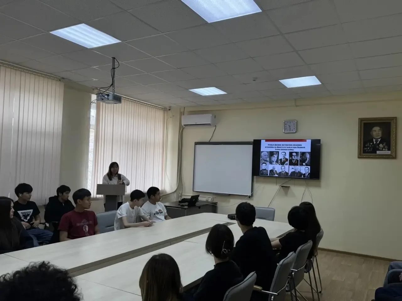 В преддверии Дня Победы в КПО КалмГУ состоялась лекция «Ученые на фронте», посвященная подвигу ученых в годы Великой Отечественной войны.