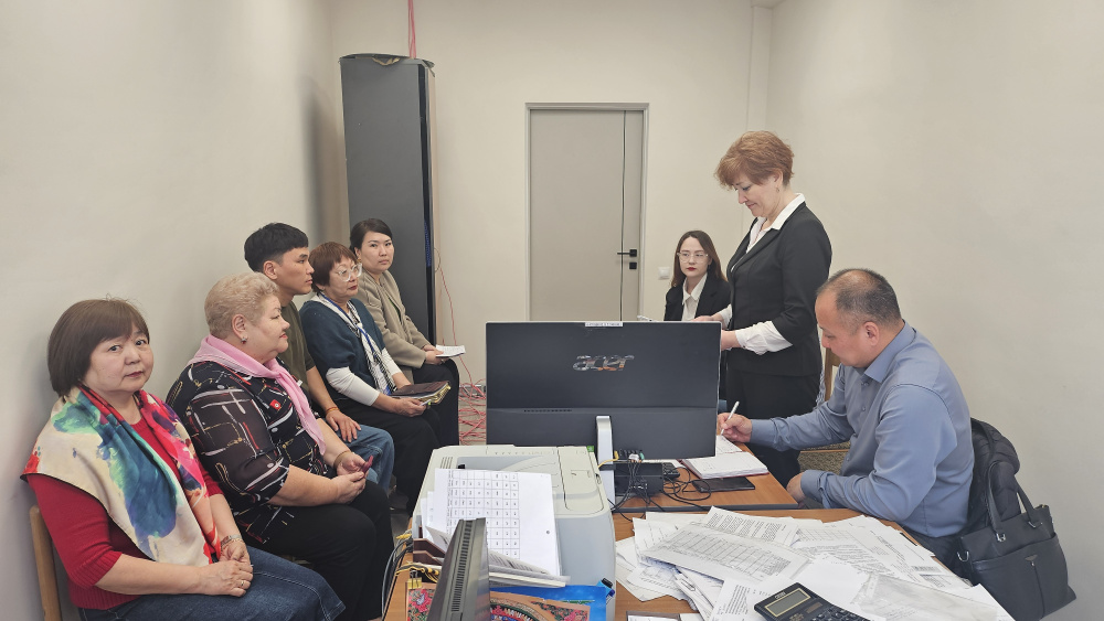 Сотрудники центра карьеры КалмГУ (Евсеев С., Ширипова Е.) приняли участие