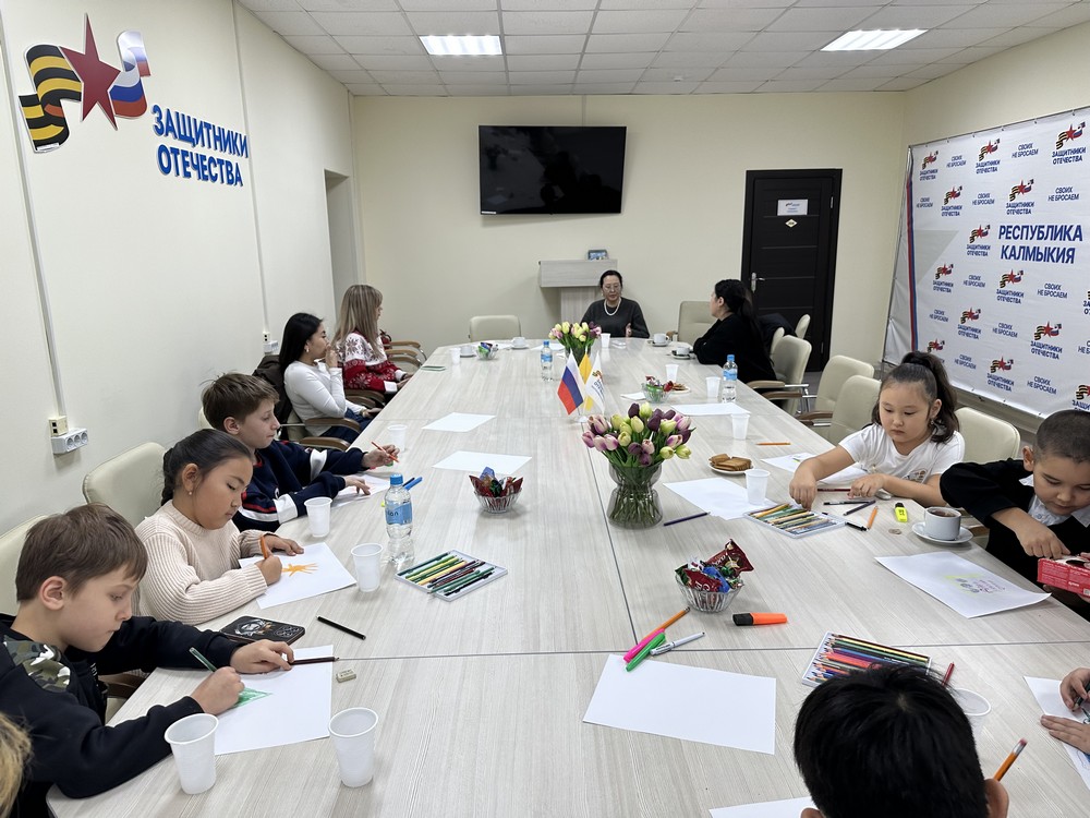 Специалисты центра «Гармония» провели встречу с участниками проекта «Малый элистинский театр»