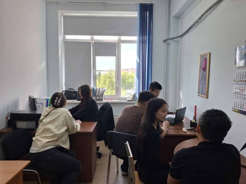 Студенты и преподаватели факультета управления и права провели юридическую консультацию для населения