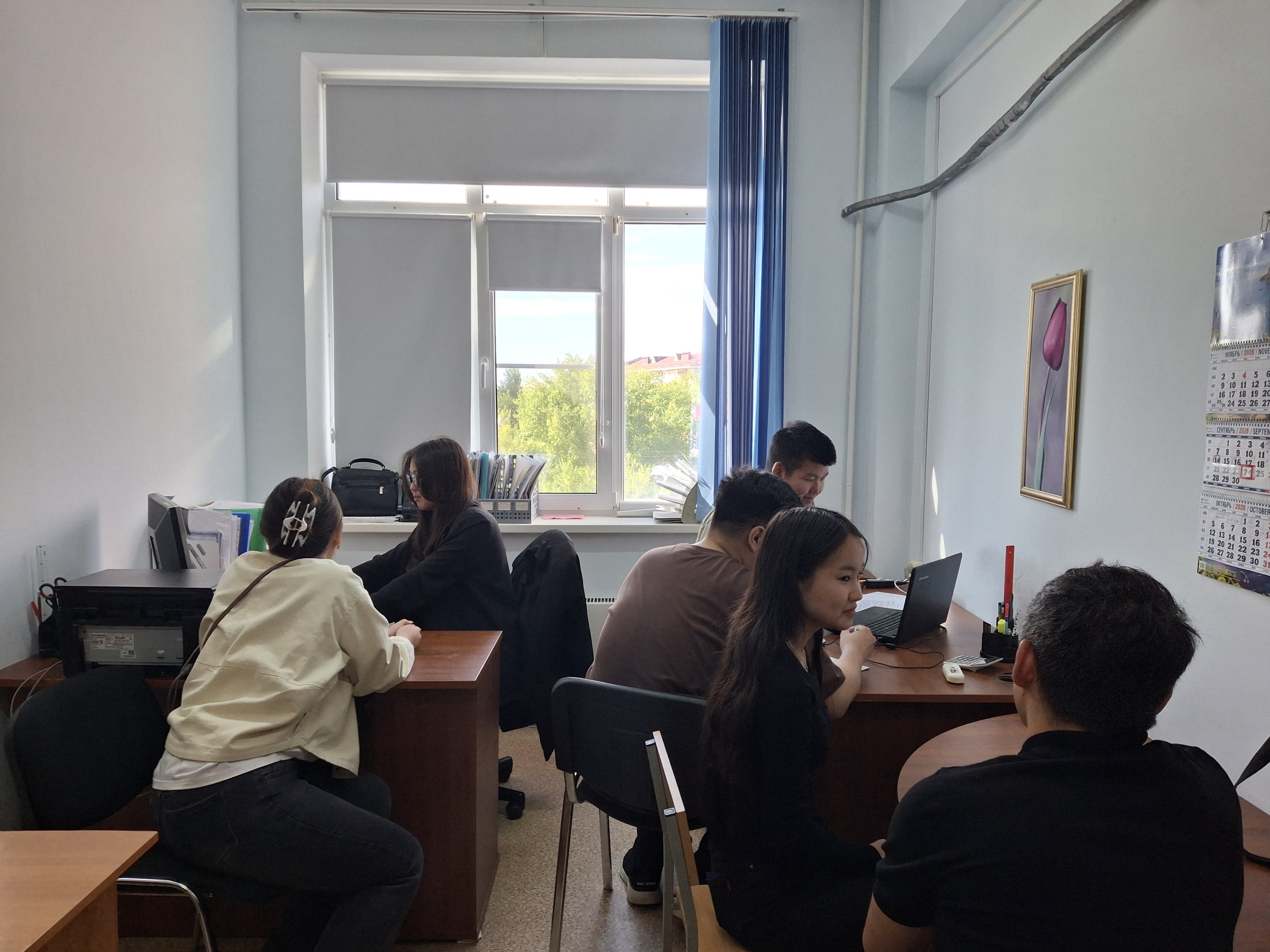 Студенты и преподаватели факультета управления и права провели юридическую консультацию для населения